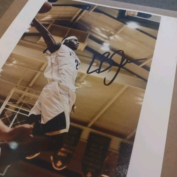 BRAND NEW! LEBRON JAMES HS IRISH☘️ULTRA GLOSSY 8.5x11 BASKETBALL REPRINT POSTER! - Picture 7 of 8
